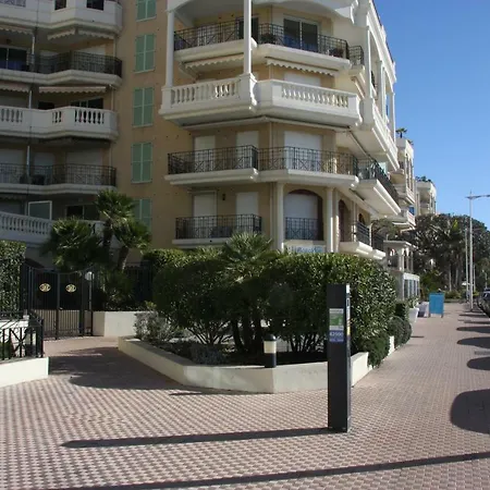 Victoria Palace Sea View Apartment