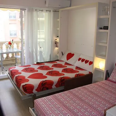 Victoria Palace Sea View Apartment